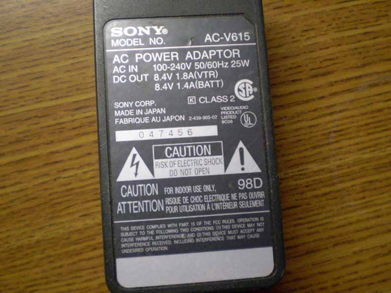 Sony AC-V615 A7093378A AC VTR Battery Charger Adapter