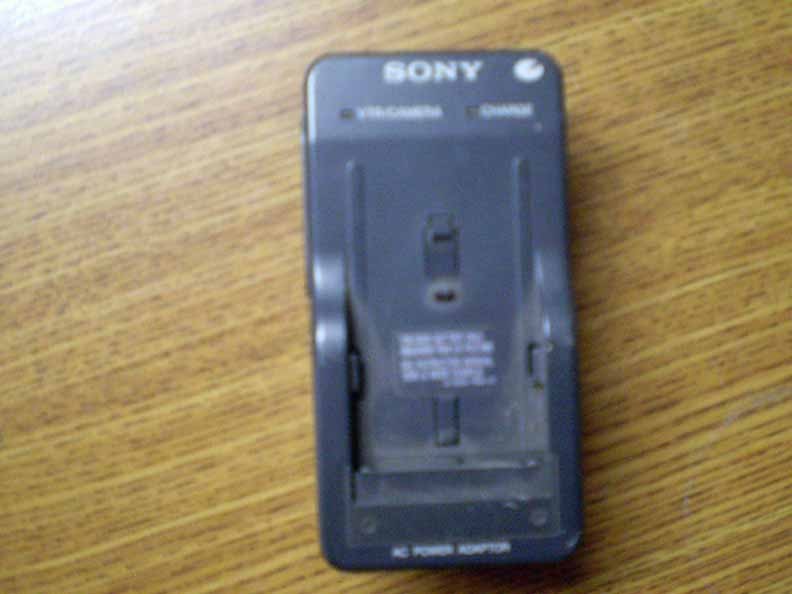 Sony AC-V615 A7093378A AC VTR Battery Charger Adapter